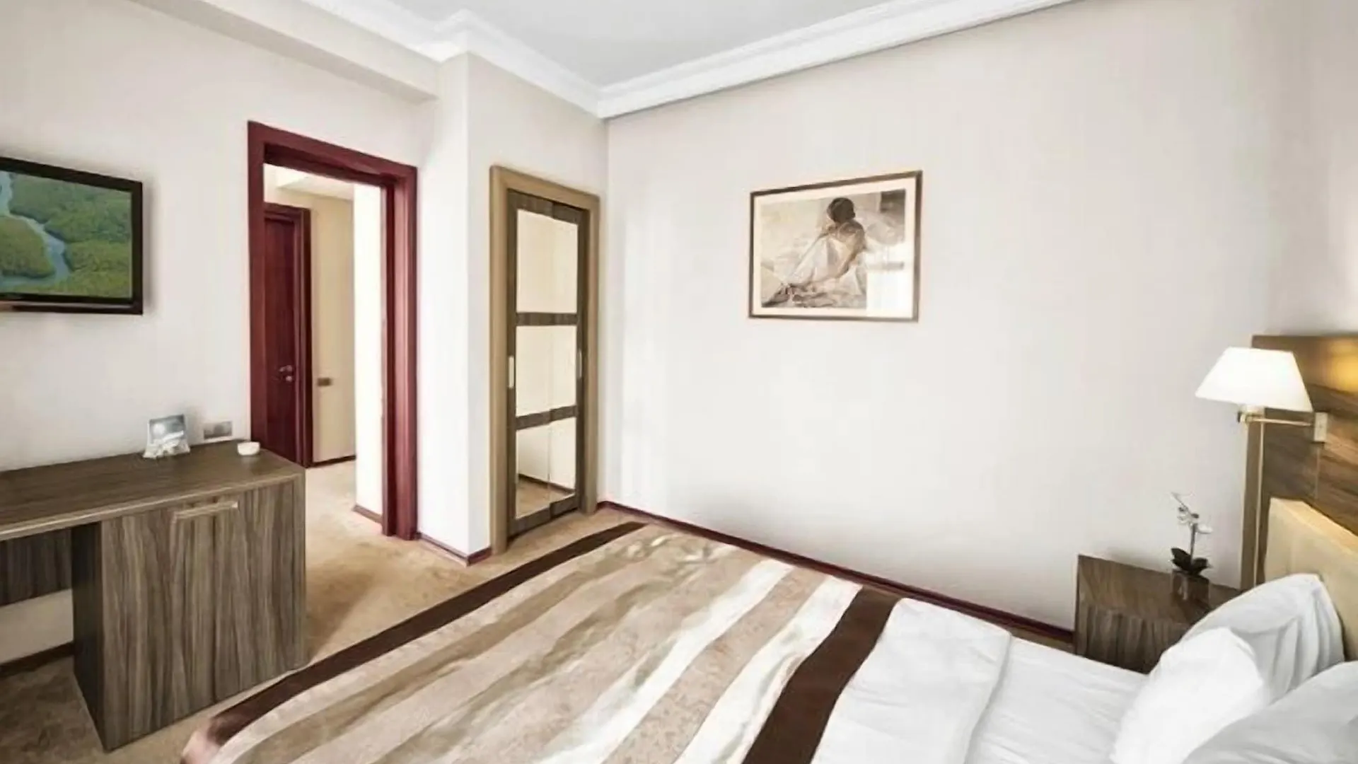 Cruise Hotel Tbilisi 4*,