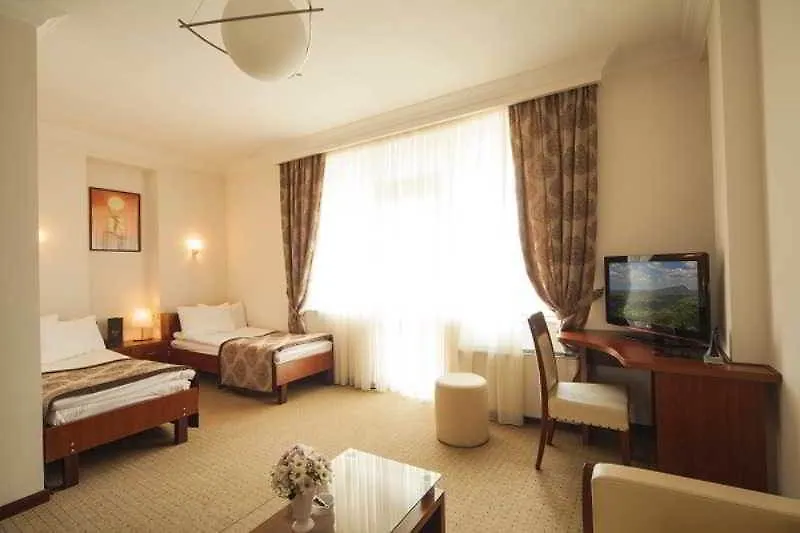 Cruise Hotel Tbilisi 4*,